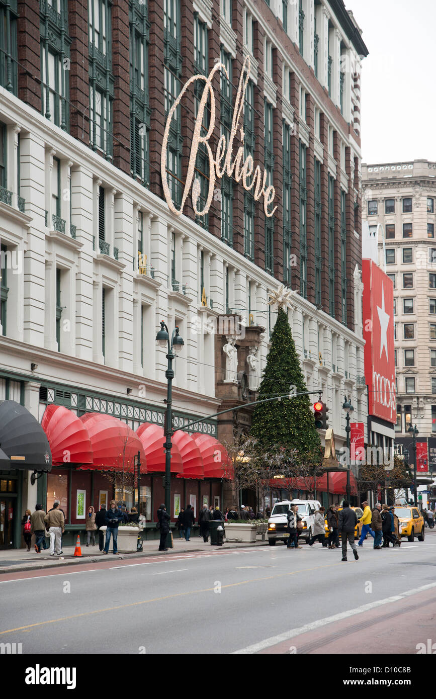 New york macy's christmas shop hi-res stock photography and images - Alamy