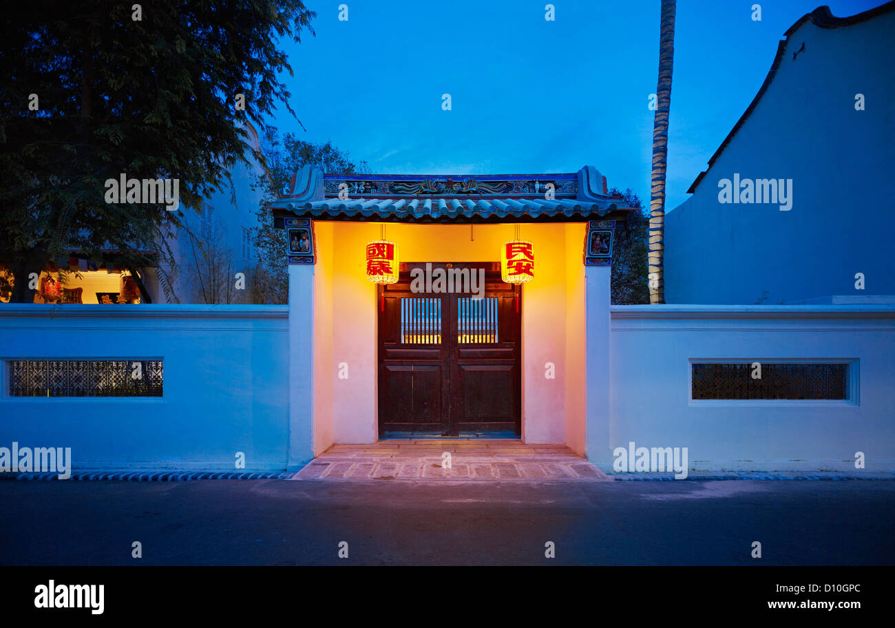 23 Love Lane Georgetown Penang Malaysia Architect Byg Architecture Sdn Bhd 2012 Front Gate Closed Entrance With Chinese L Stock Photo Alamy