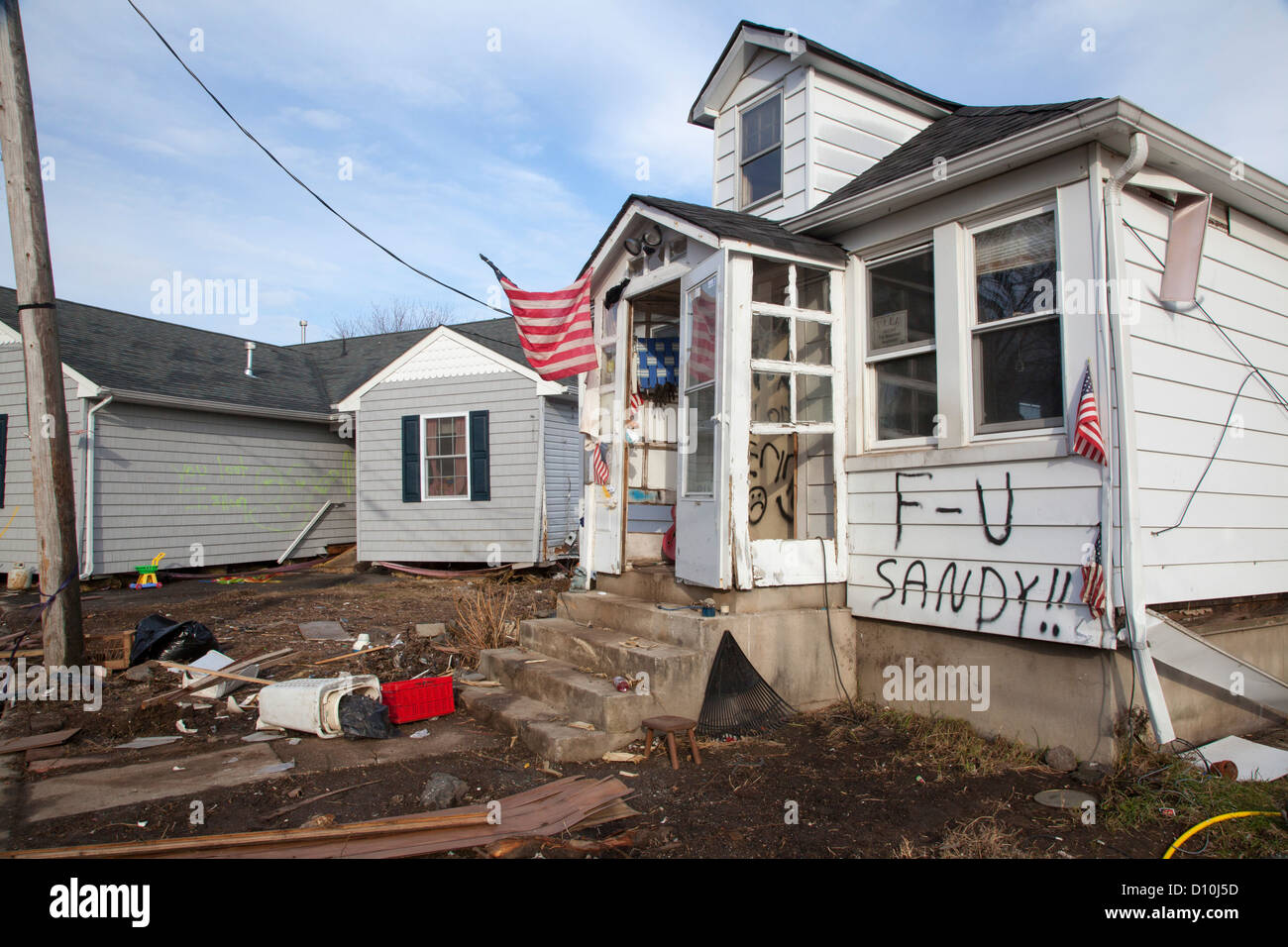 Union Beach, New Jersey - A house heavily damaged by Hurricane Sandy, with  a message from the owner Stock Photo - Alamy
