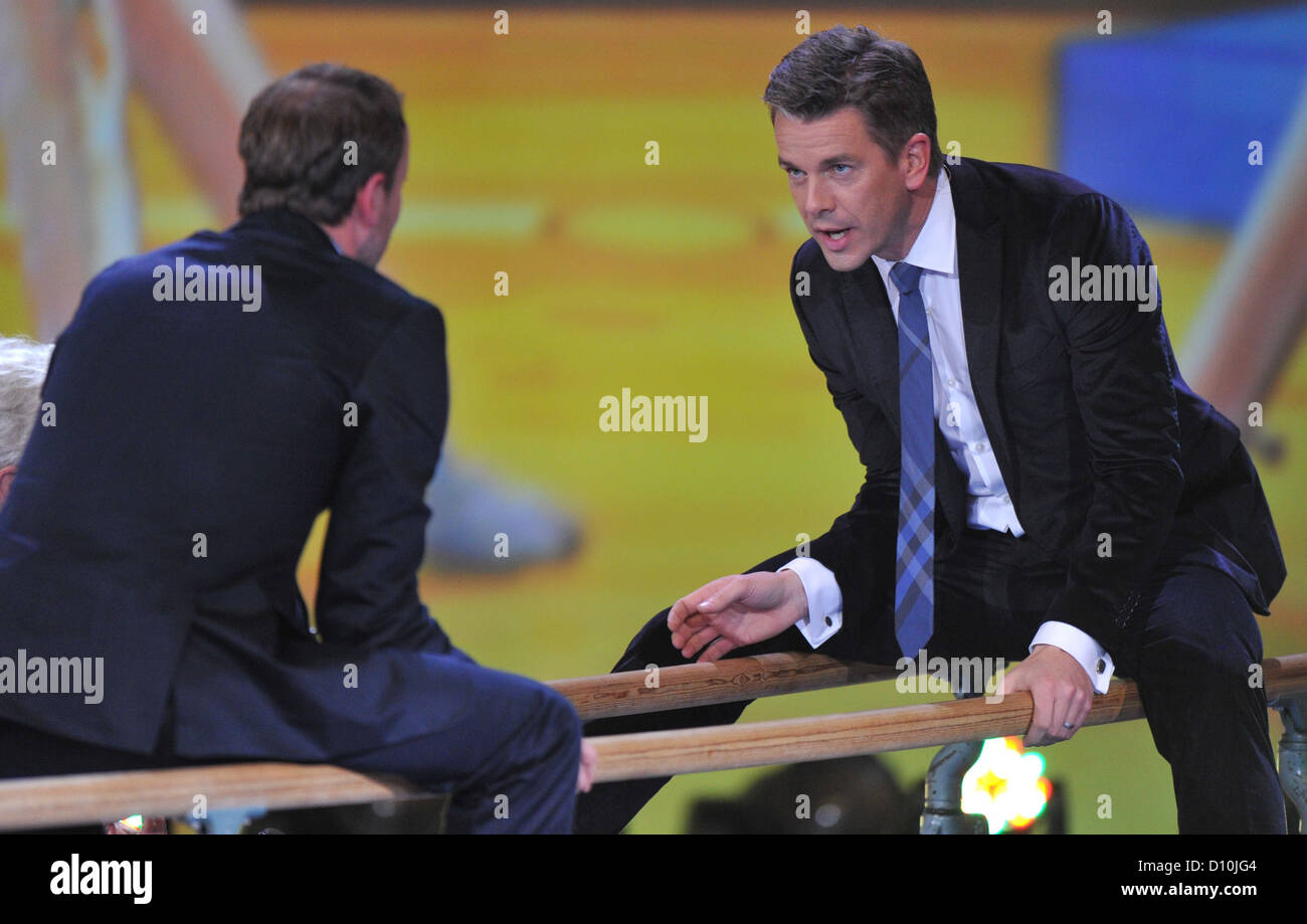 German actor Wotan Wilke Moehring (L) attends the annual review show 'Menschen 2012' (People of 2012) hosted by talk show host Markus Lanz (R) and aired on public television broadcasting station ZDF in Munich, Germany, 2 December 2012, Photo: Marc Mueller e Stock Photo