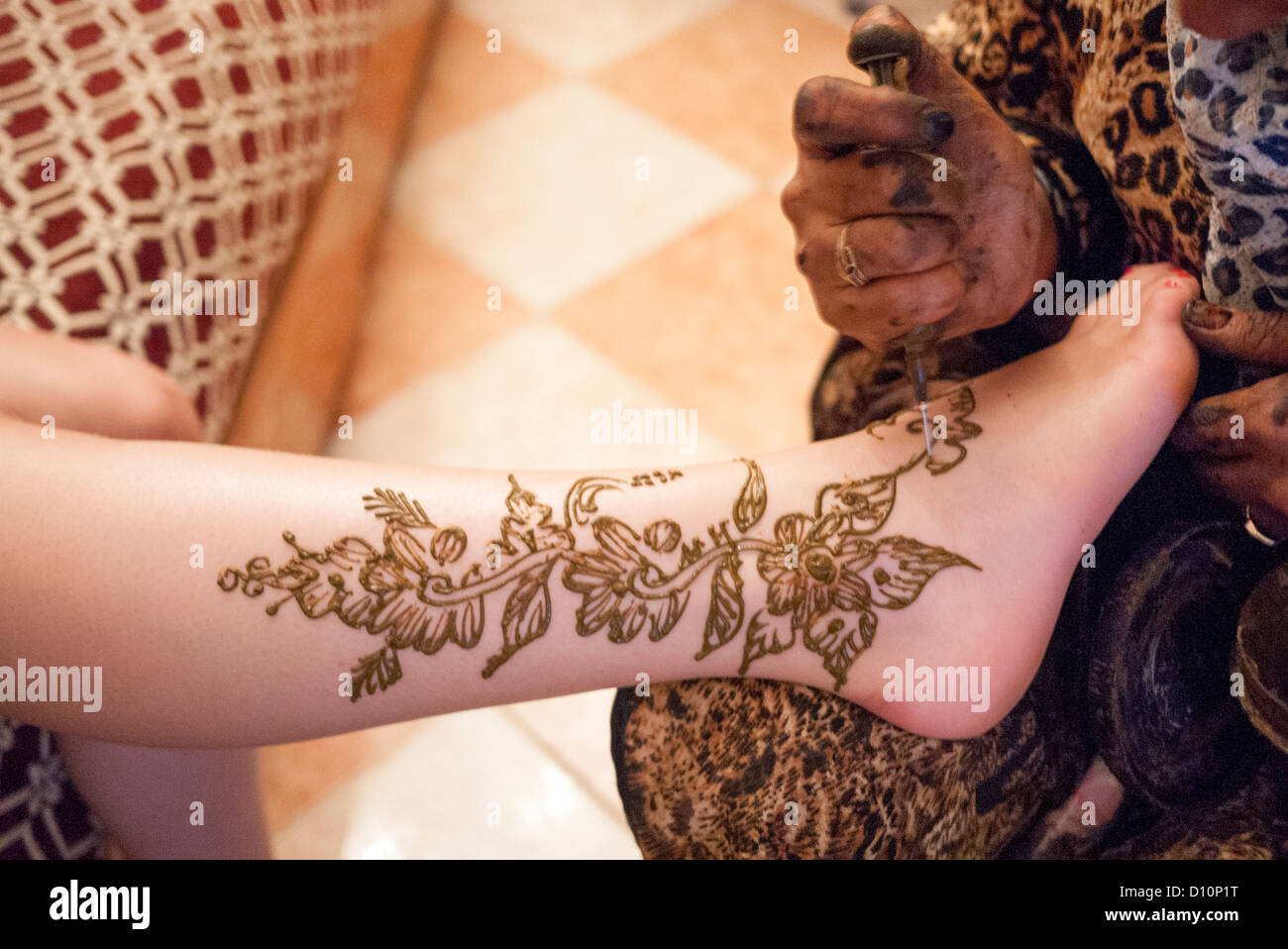 Henna Sticker, Stencils For 2 Legs, Temporary Tattoos, Mehndi : Amazon.ae:  Beauty