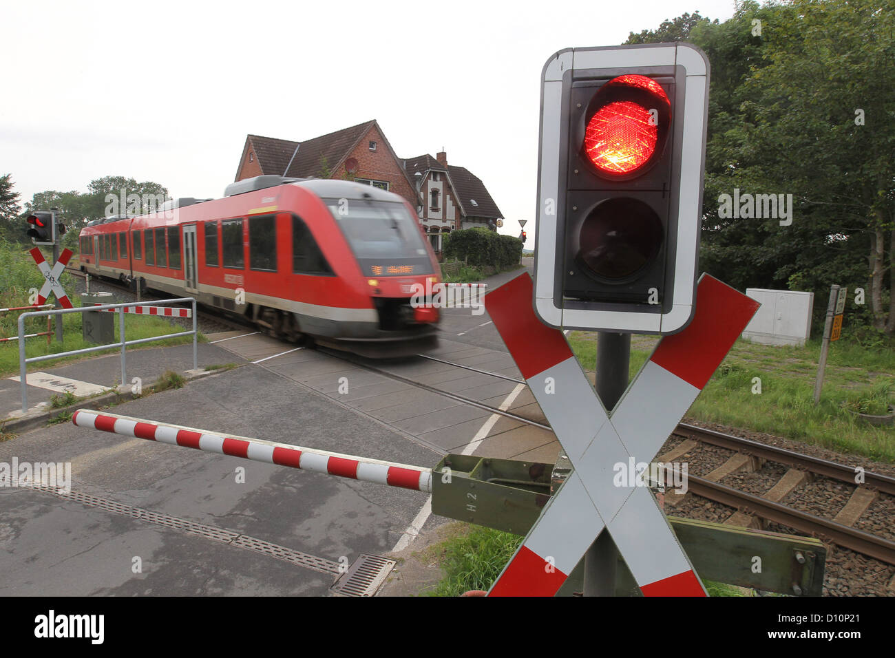 German Railroad Crossing Sign High Resolution Stock Photography And Images Alamy German Railroad Crossing Sign High Resolution Stock Photography And Images Alamy