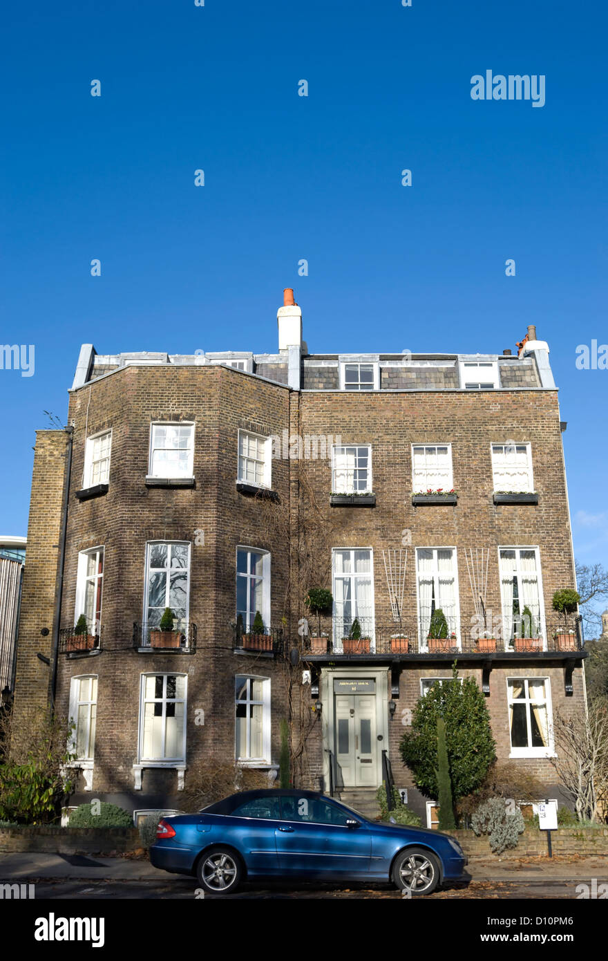 abingdon house, a detached house facing kew green, surrey, england, and grade II listed