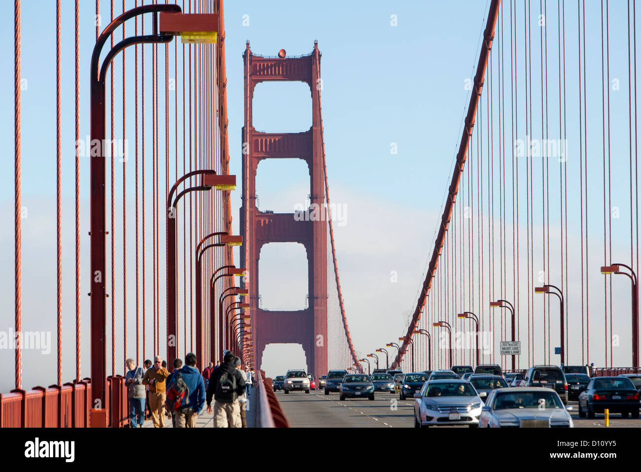 The San Francisco Golden Gate Bridge, pedestrians walking across the bridge  and cars driving across Stock Photo - Alamy