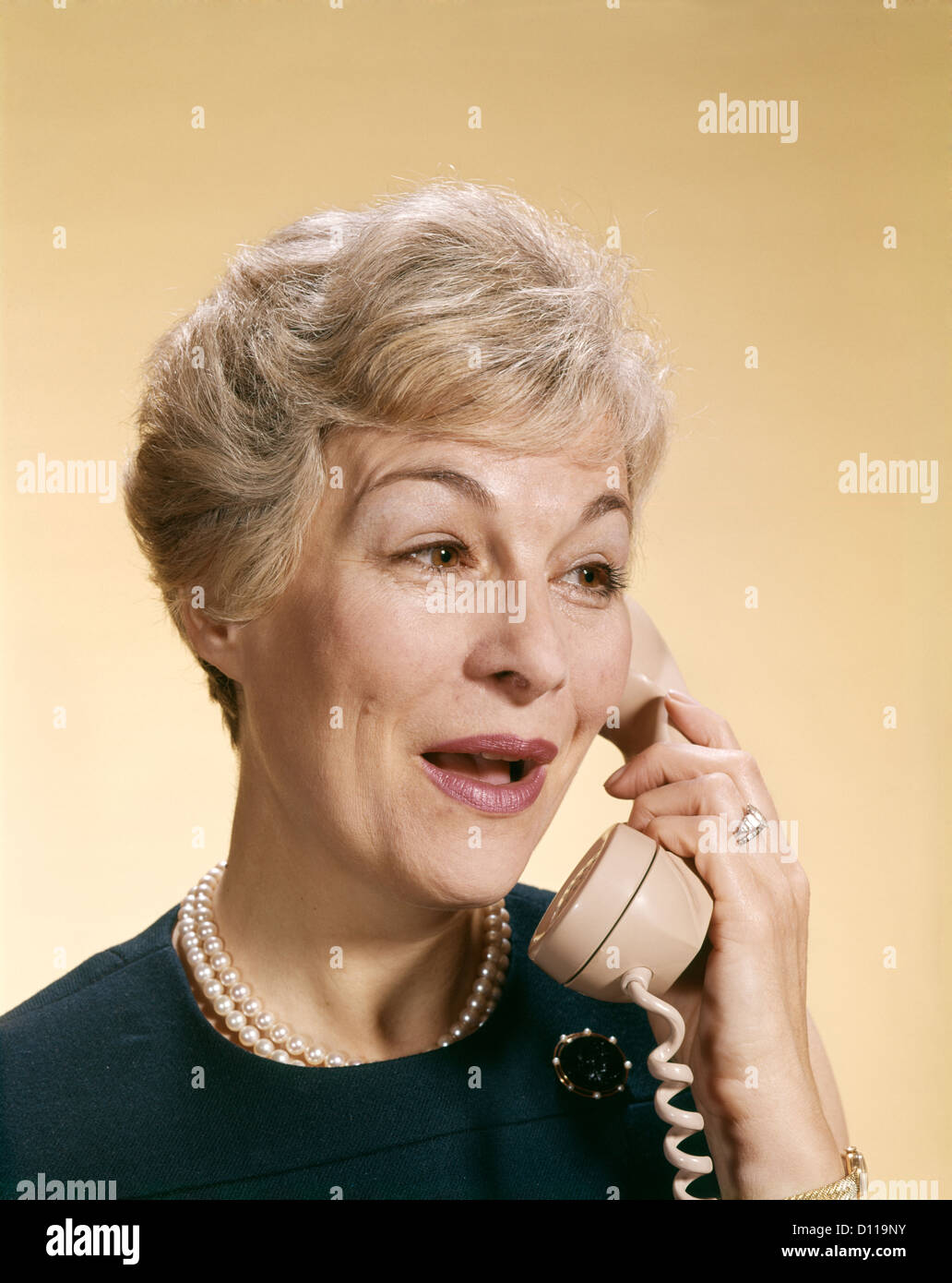 Woman retro phone 1960s hi-res stock photography and images - Alamy