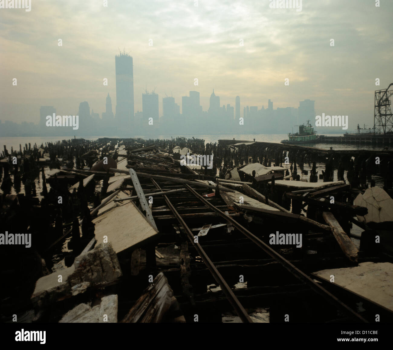 1970s nyc skyline hi-res stock photography and images - Alamy