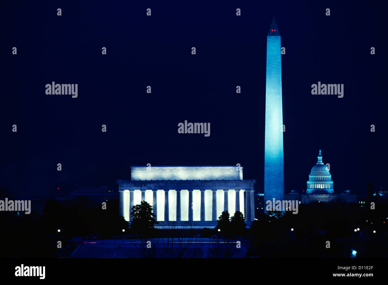 1990s LINCOLN MEMORIAL WASHINGTON MONUMENT AND CAPITOL BUILDING AT