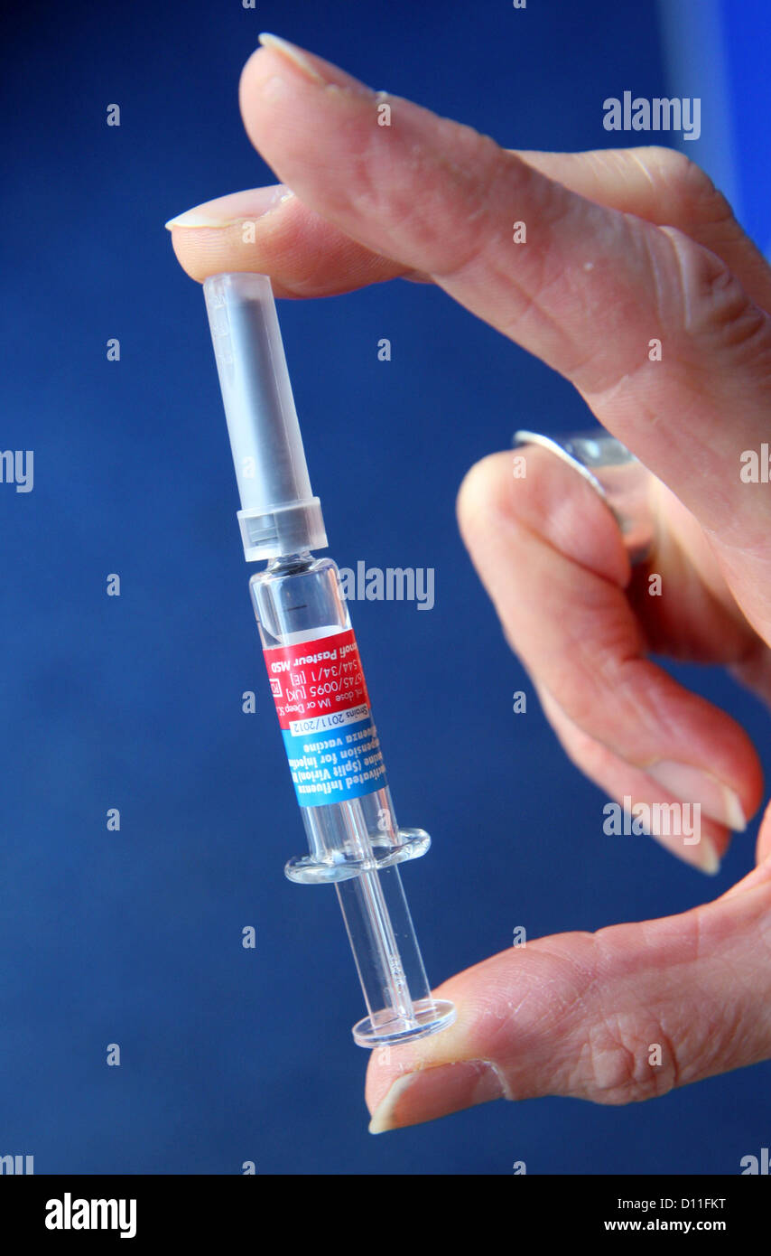 flu jab influenza virus hypodermic needle Stock Photo
