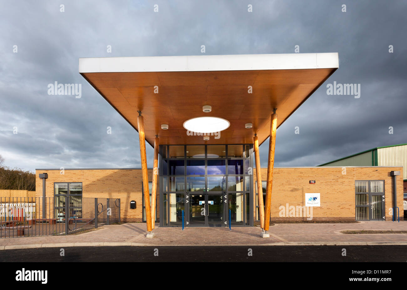 Modern architecture canopy forming the entrance to Mountjoy School, Beaminister. Stock Photo