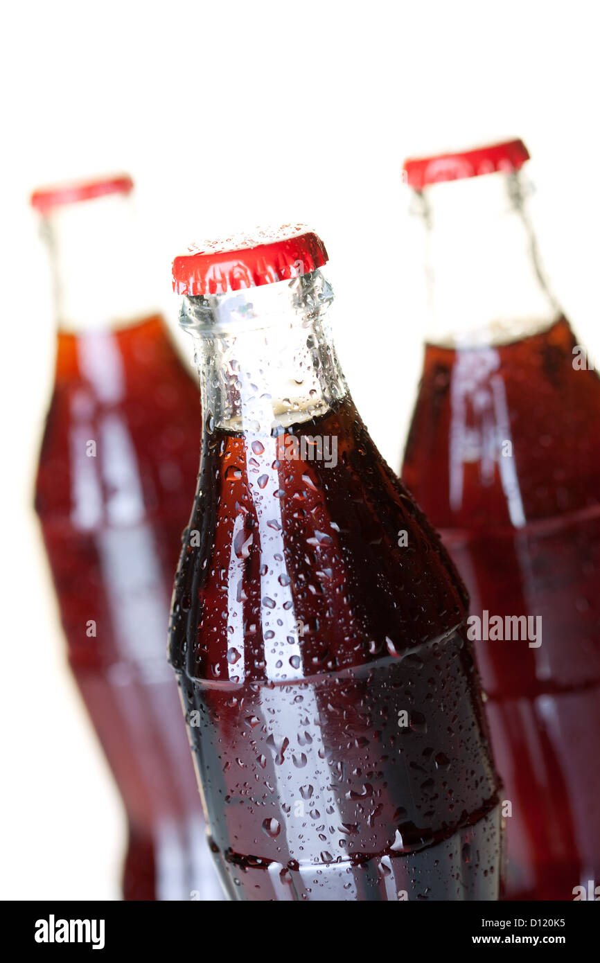 https://c8.alamy.com/comp/D120K5/three-bottles-of-cold-cola-with-water-drops-closeup-small-dof-D120K5.jpg