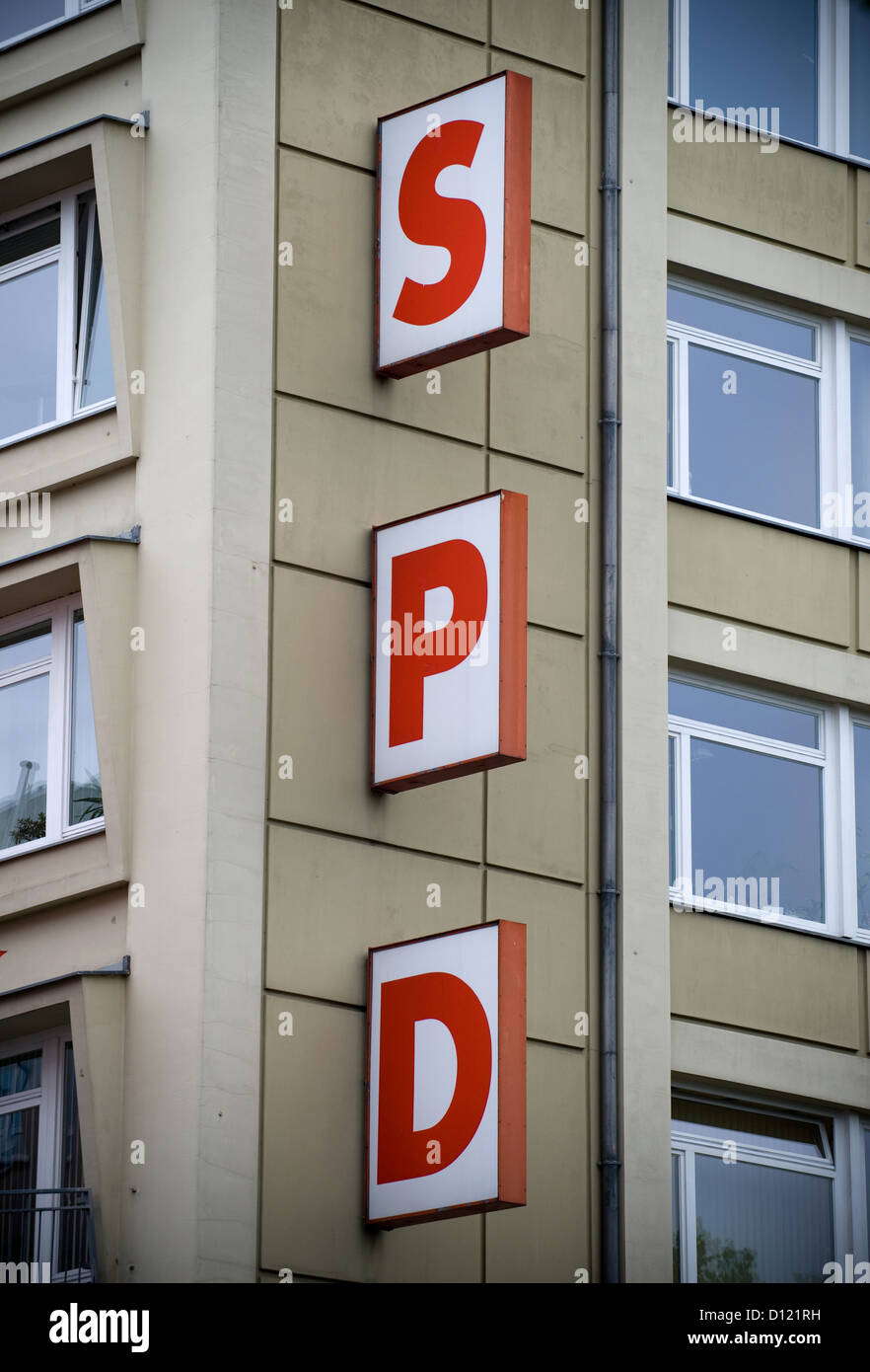 Mueller logo hi-res stock photography and images - Page 3 - Alamy, image size:882x1390