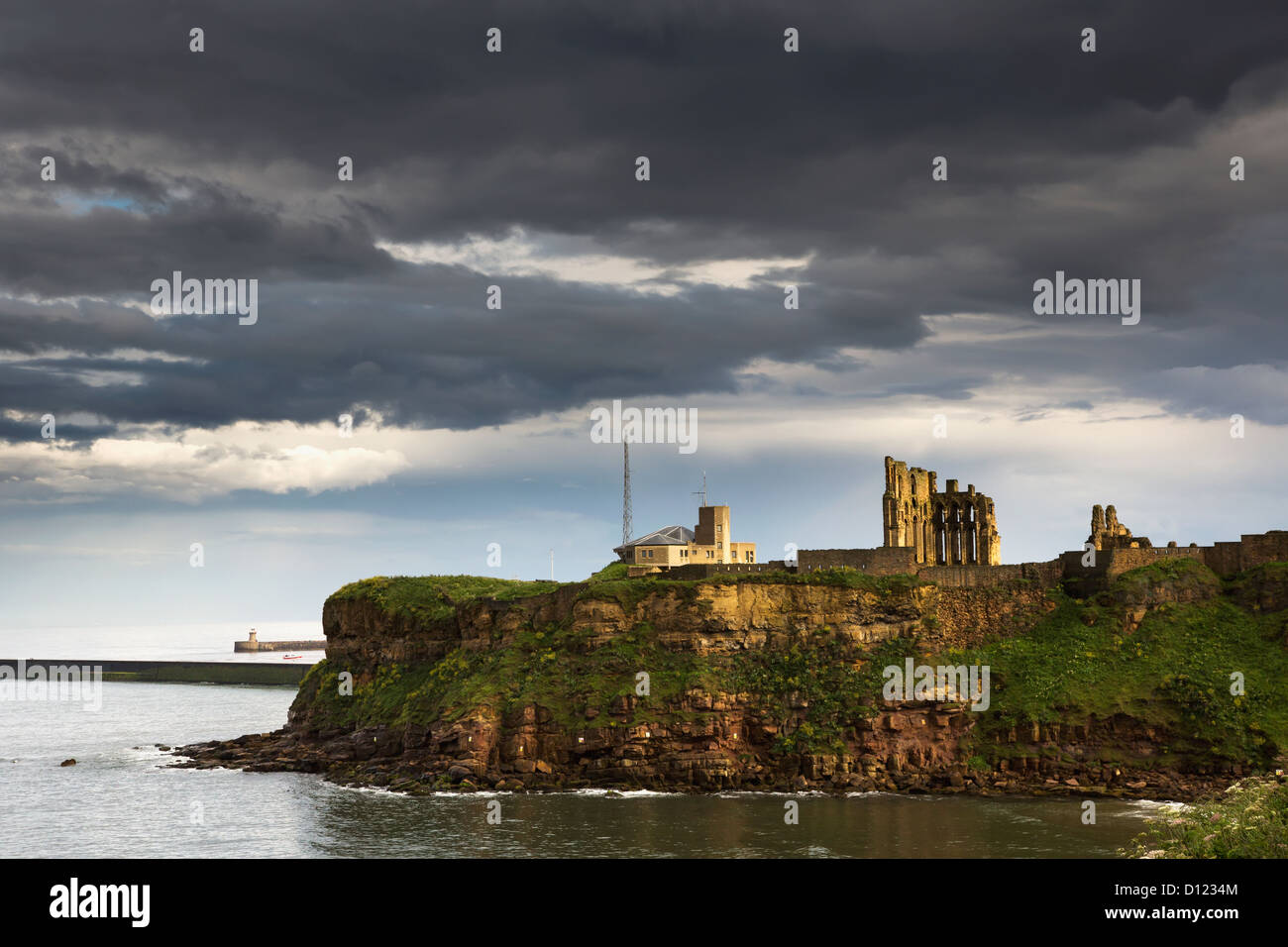 Tynemouth Priory; Tynemouth Northumberland England Stock Photo Alamy