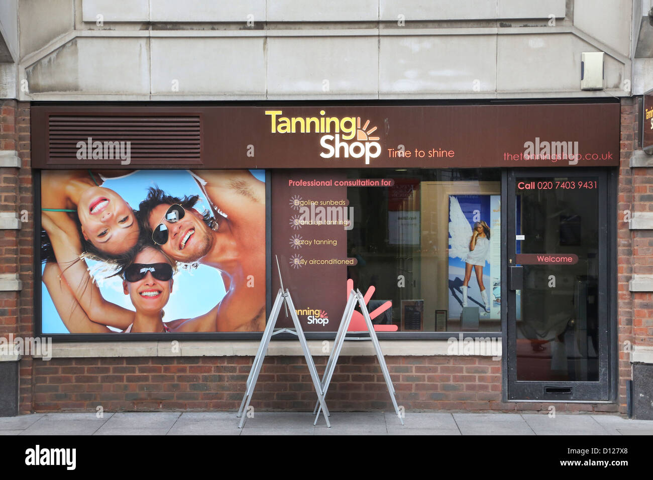 London England St Thomas Street Tanning Shop Stock Photo
