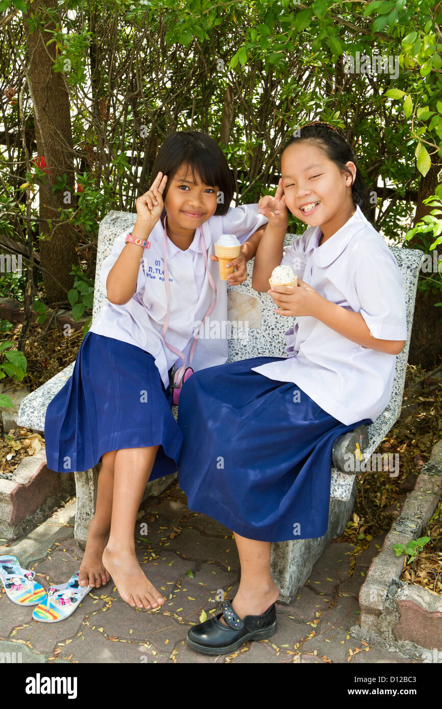 thai schoolgirls 