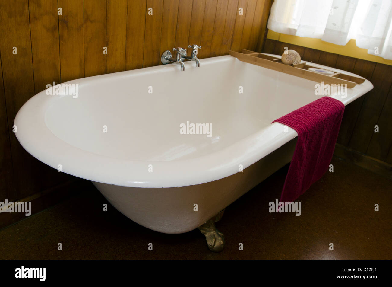 Vintage Bath Tub High Resolution Stock Photography and Images Alamy