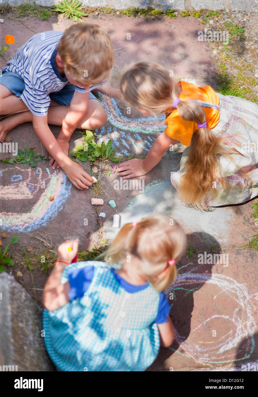 Children drawing painting group hi-res stock photography and images - Alamy