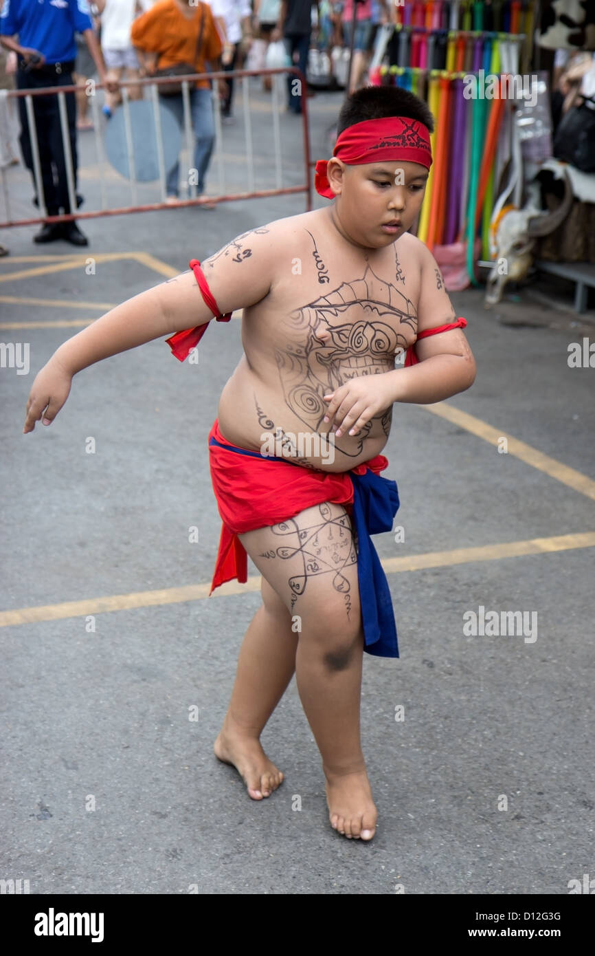 young Muay Thai warrior dancing in the Chatuchak Weekend Market Stock Photo