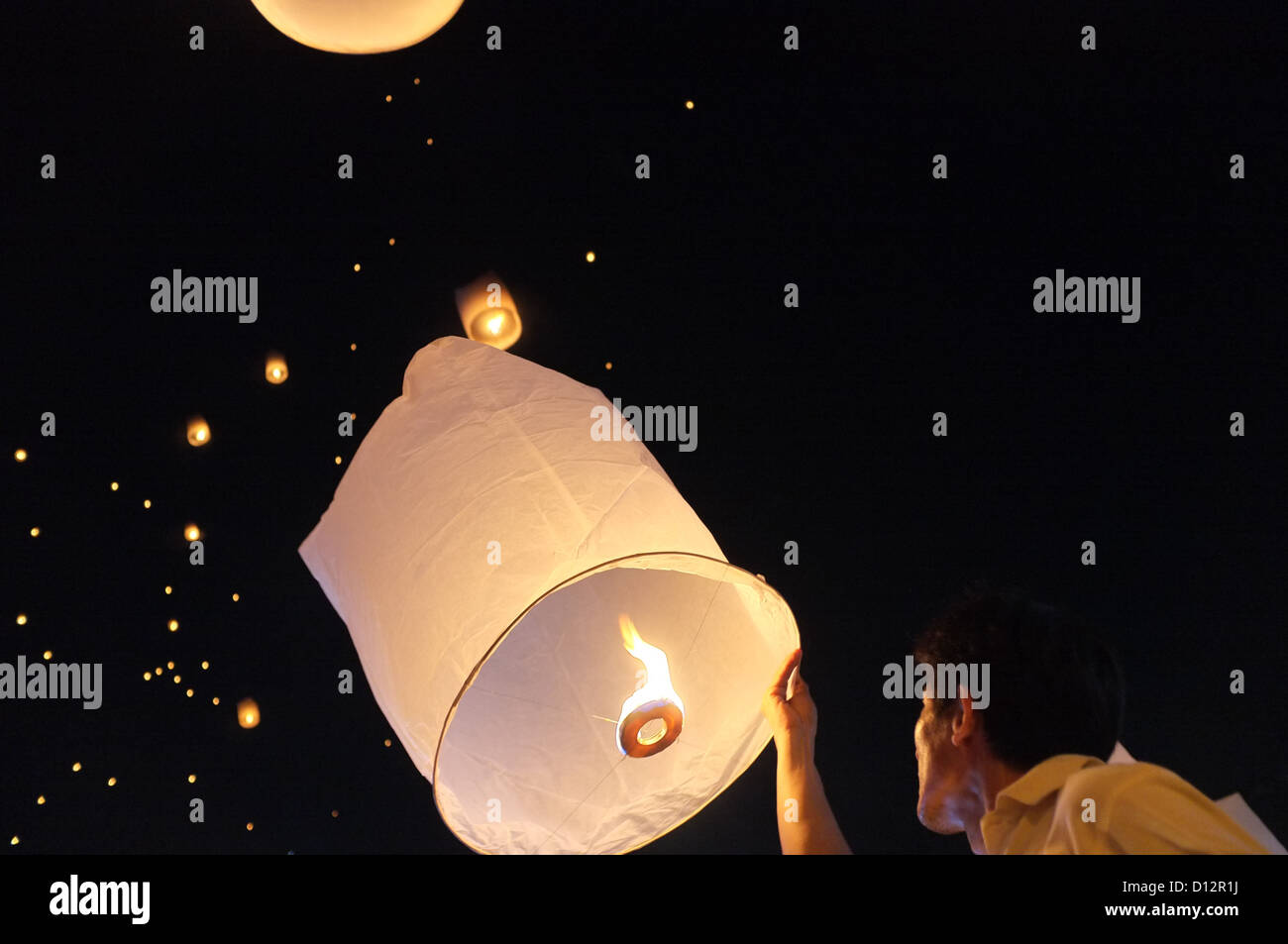 Paper lanterns are released in honour of the Thai king's 85th Birthday Stock Photo