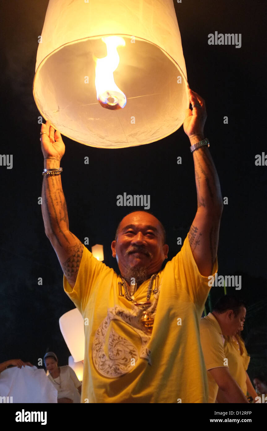 Paper lanterns are released in honour of the Thai king's 85th Birthday Stock Photo