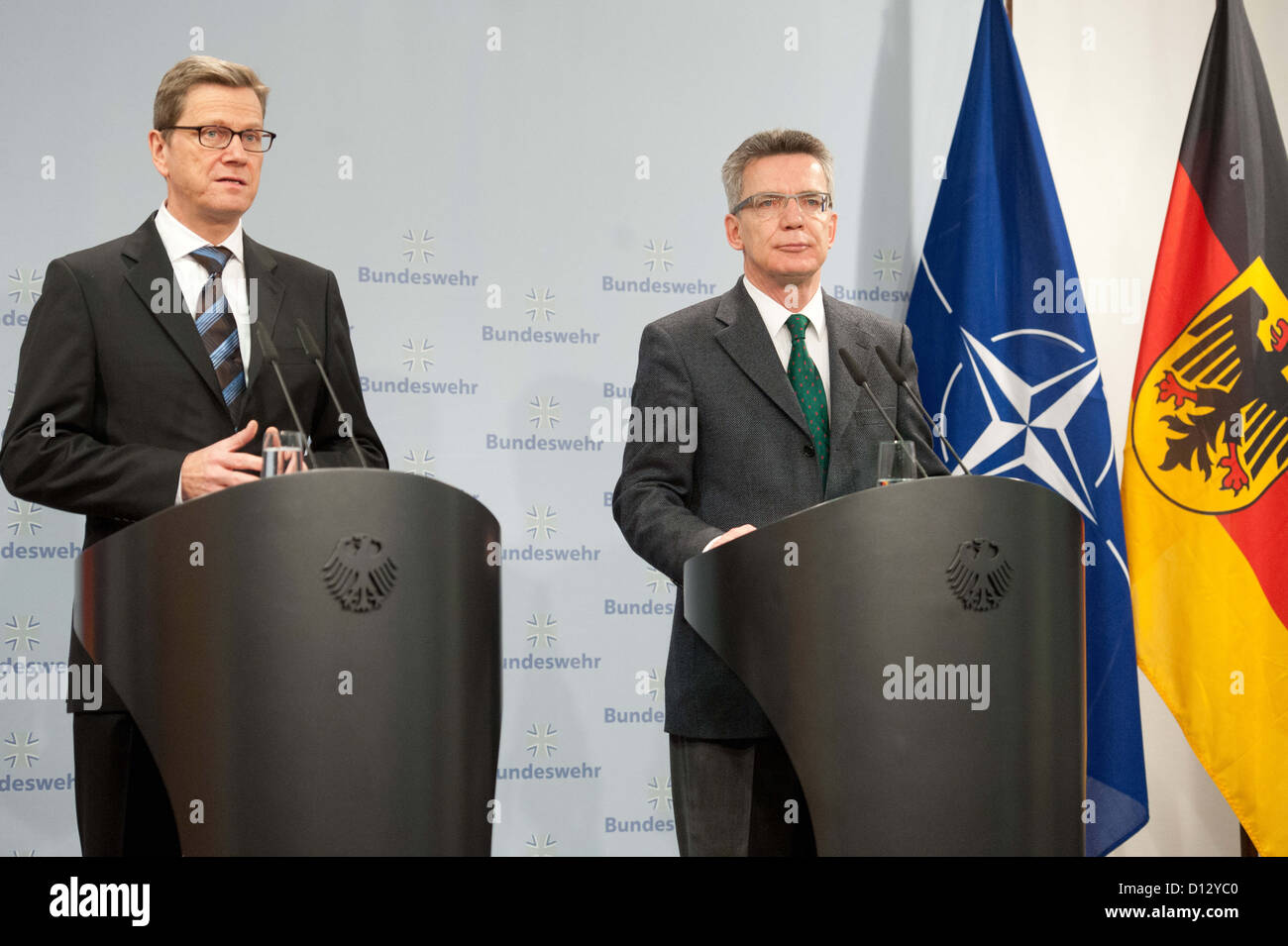 German Foreign Minister Guido Westerwelle (L) and Defence Minister Thomas de Maiziere announce the agreement of the German government to use patriot anti-aircraft missiles in Turkey at a press conference in Berlin, Germany, 06 December 2012. Photo: MAURIZIO GAMBARINI Stock Photo