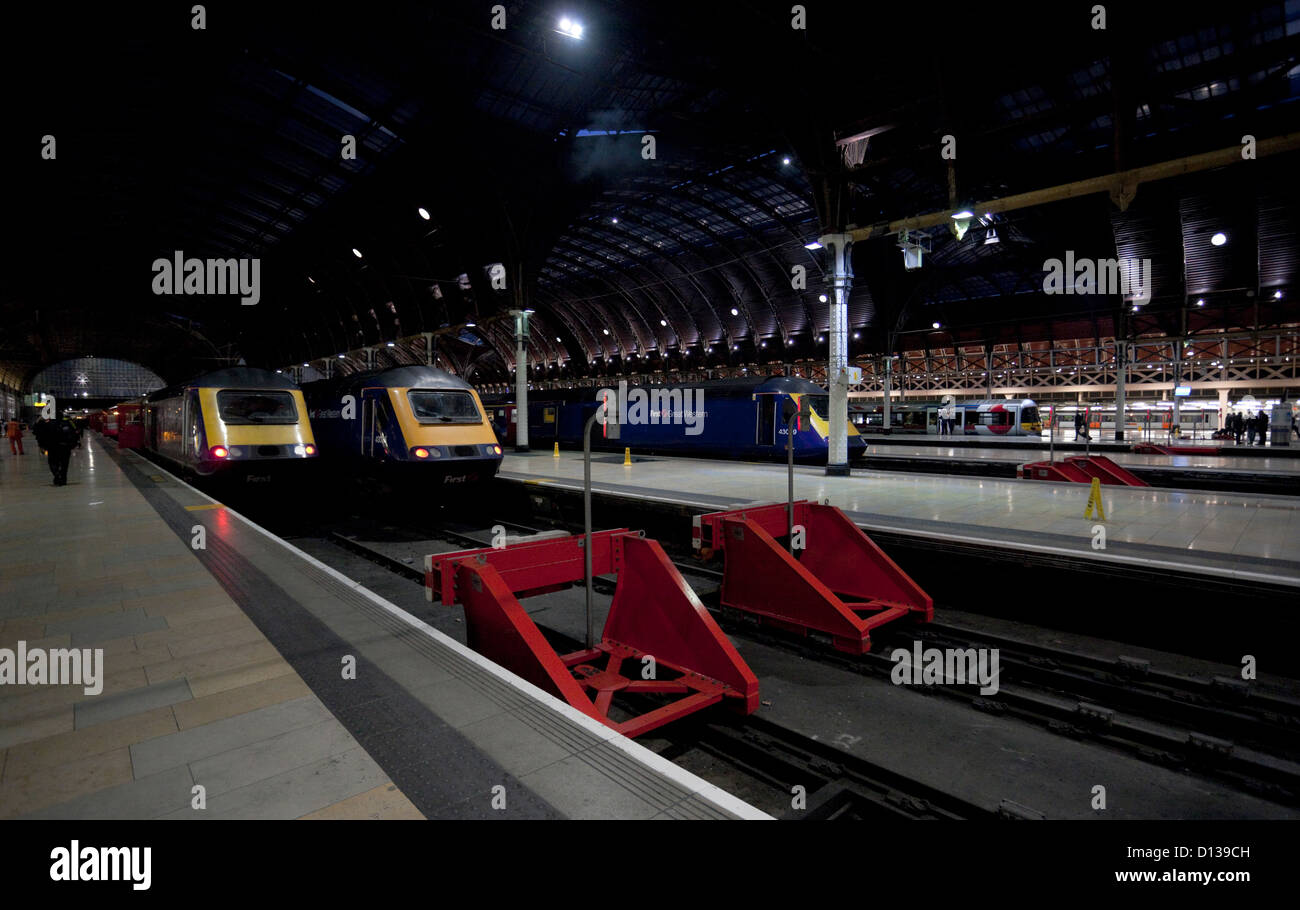 Trains at platforms in Paddington Railway Station, London, England, UK Stock Photo