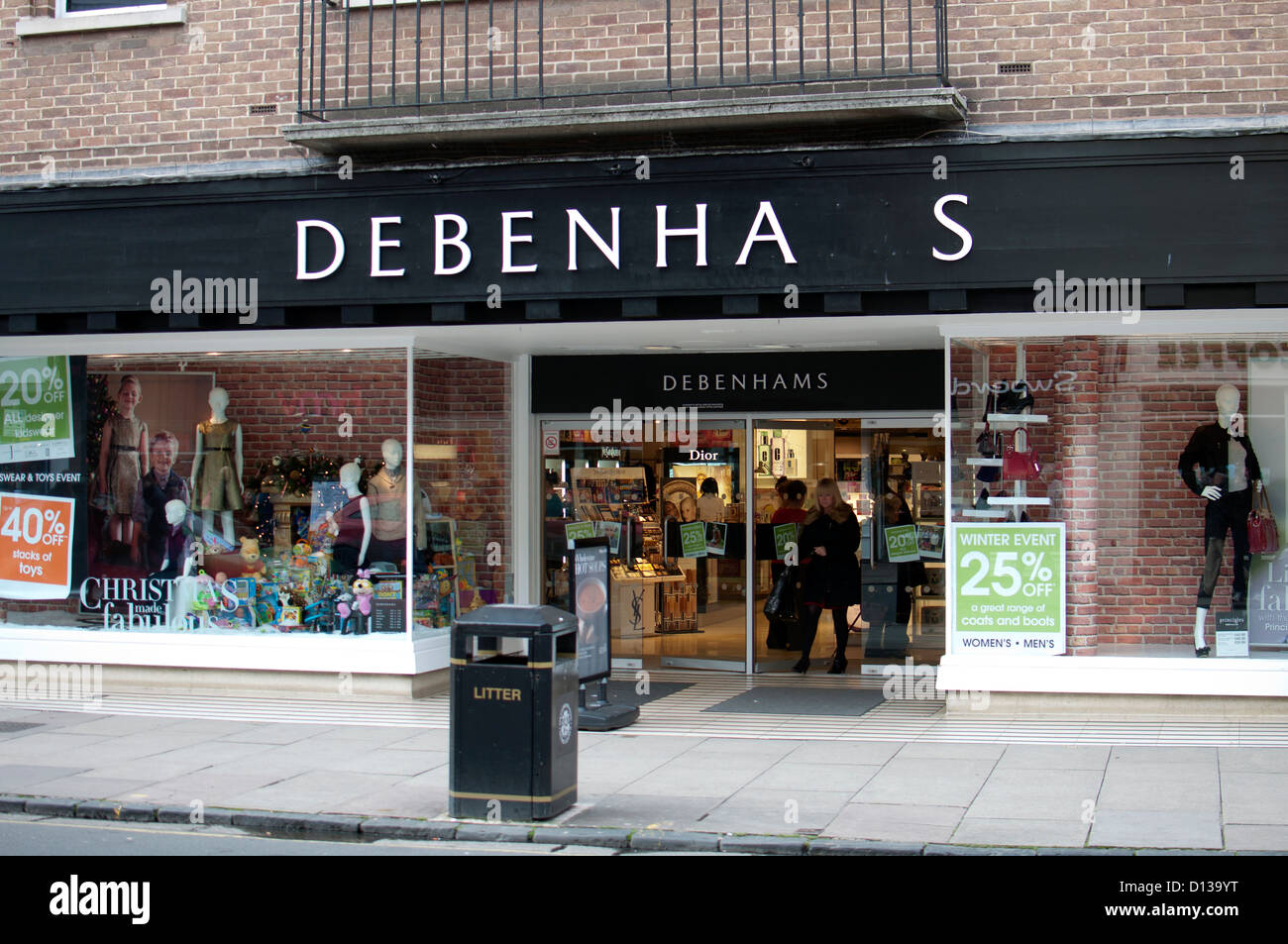 Debenhams store with letter missing from name Stock Photo Alamy