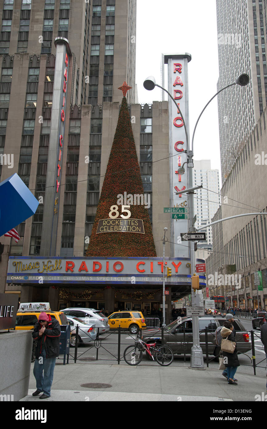 Music Hall Radio City on Avenue of the Americas Manhattan New York USA at Christmastime Stock Photo