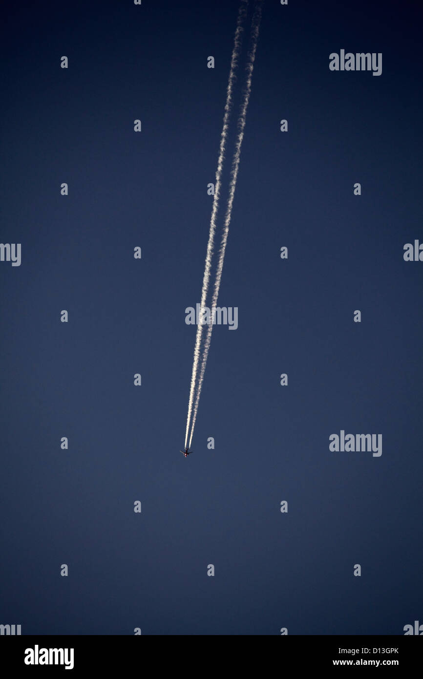 Contrail in clear sky hi-res stock photography and images - Alamy