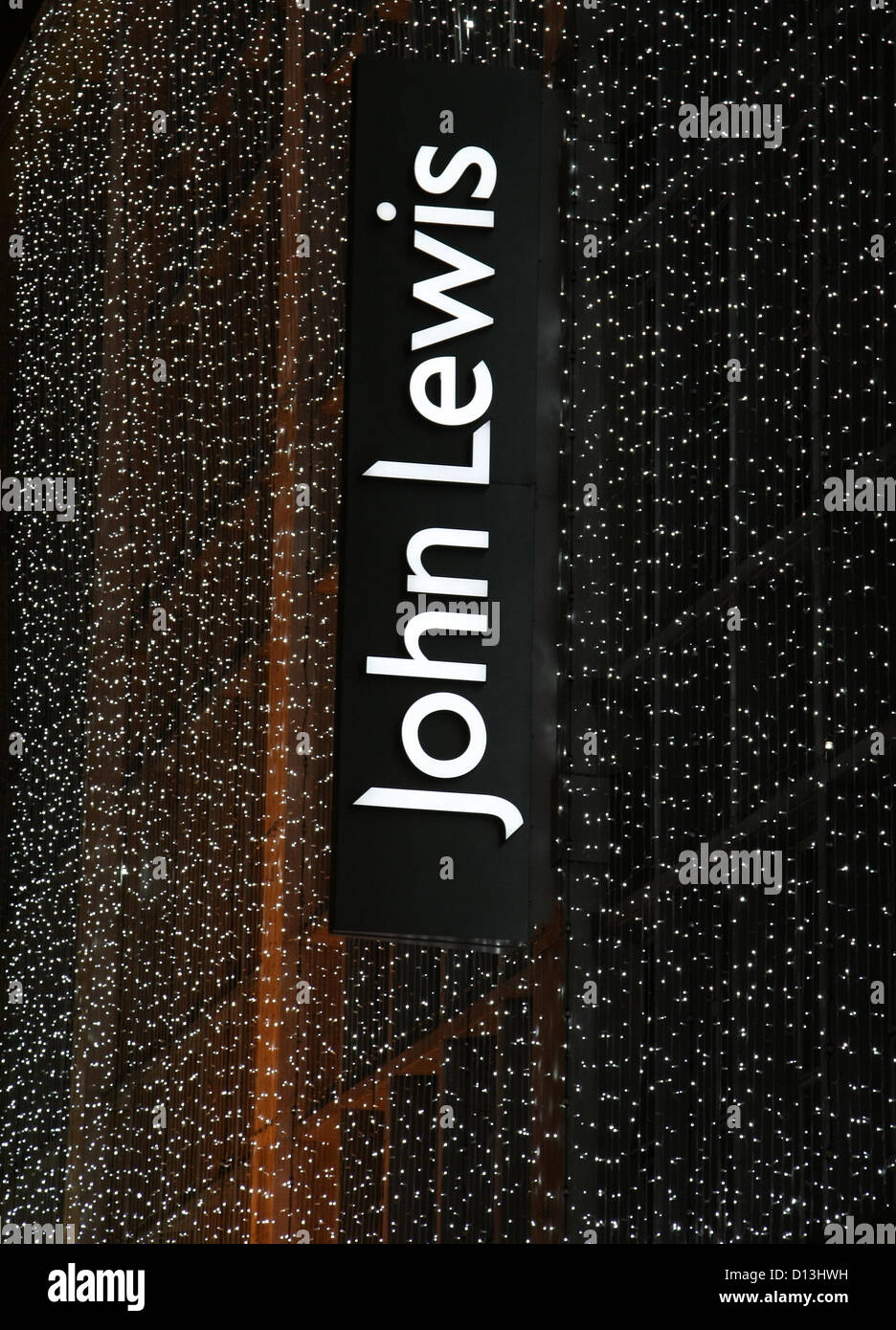 JOHN LEWIS CHRISTMAS SHOP WINDOW LONDON CHRISTMAS LIGHTS AND SHOP WINDOWS LONDON ENGLAND UK 06