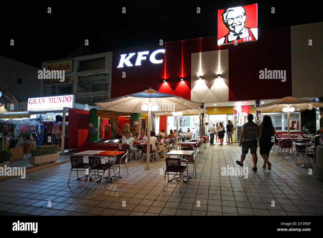 Shopping Spain Chain High Resolution Stock Photography and Images - Alamy