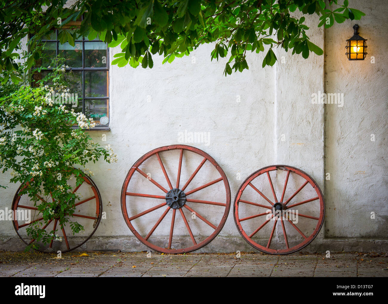 Leaning wagon wheel hires stock photography and images Alamy