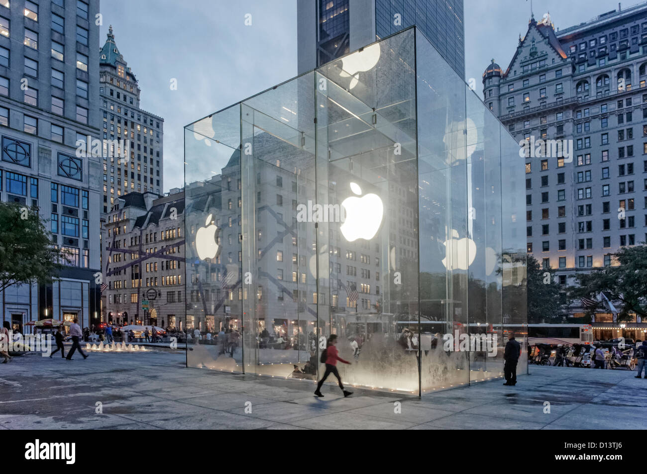 Apple Store 5th Avenue, Manhattan, New York City, USA Stock Photo