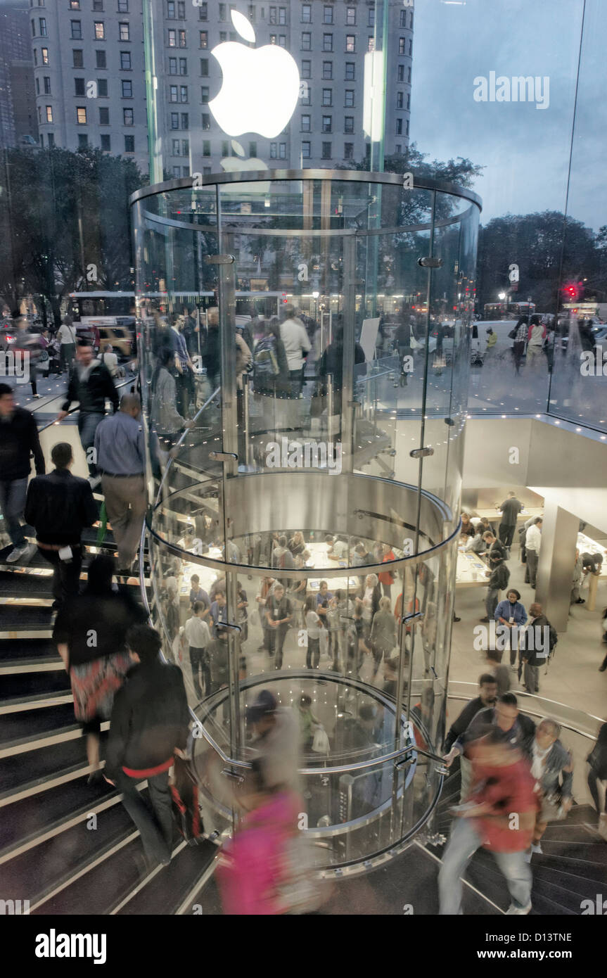 Apple Store 5th Avenue, Manhattan, New York City, USA Stock Photo