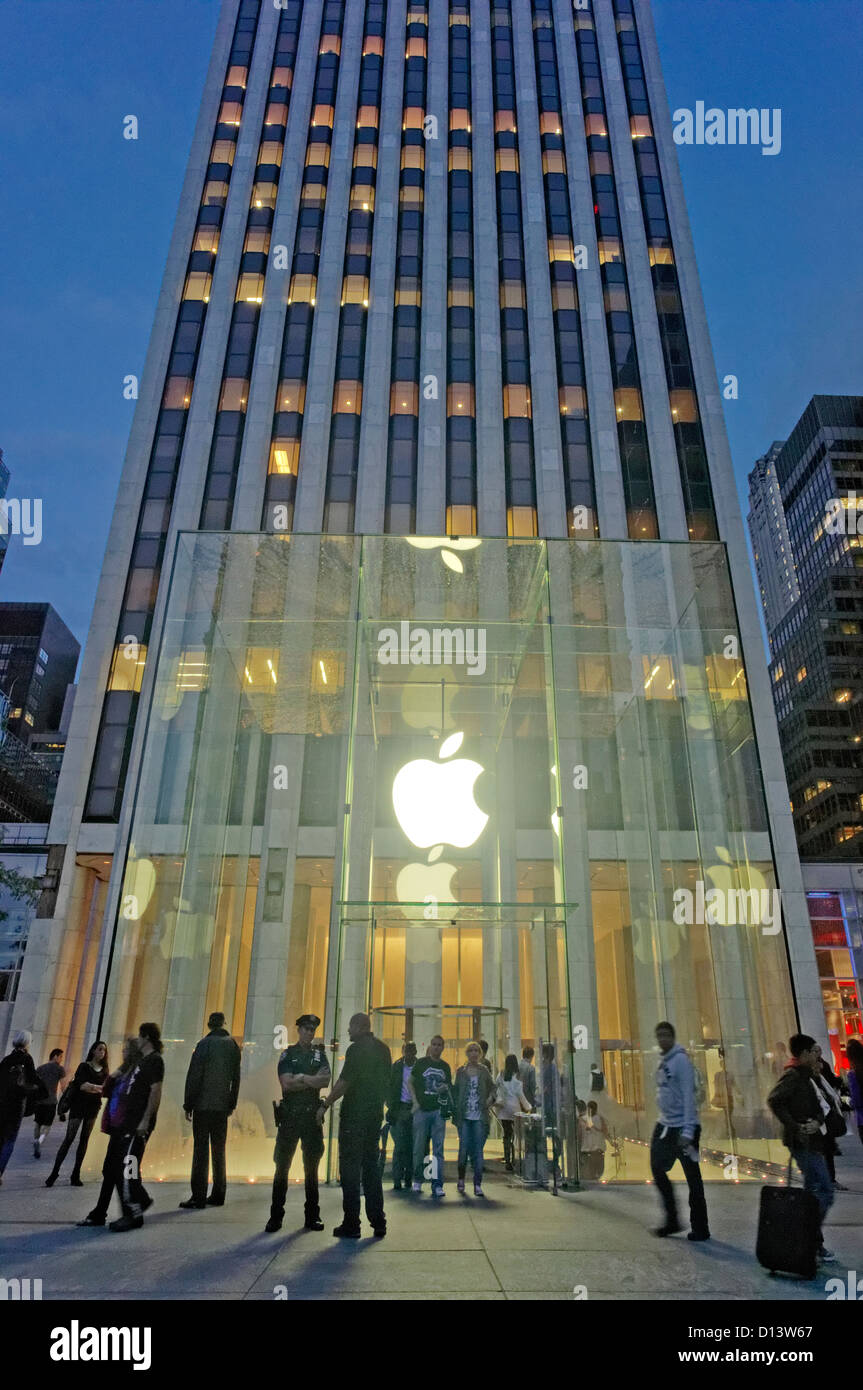 Apple Store 5th Avenue, Manhattan, New York City, USA Stock Photo