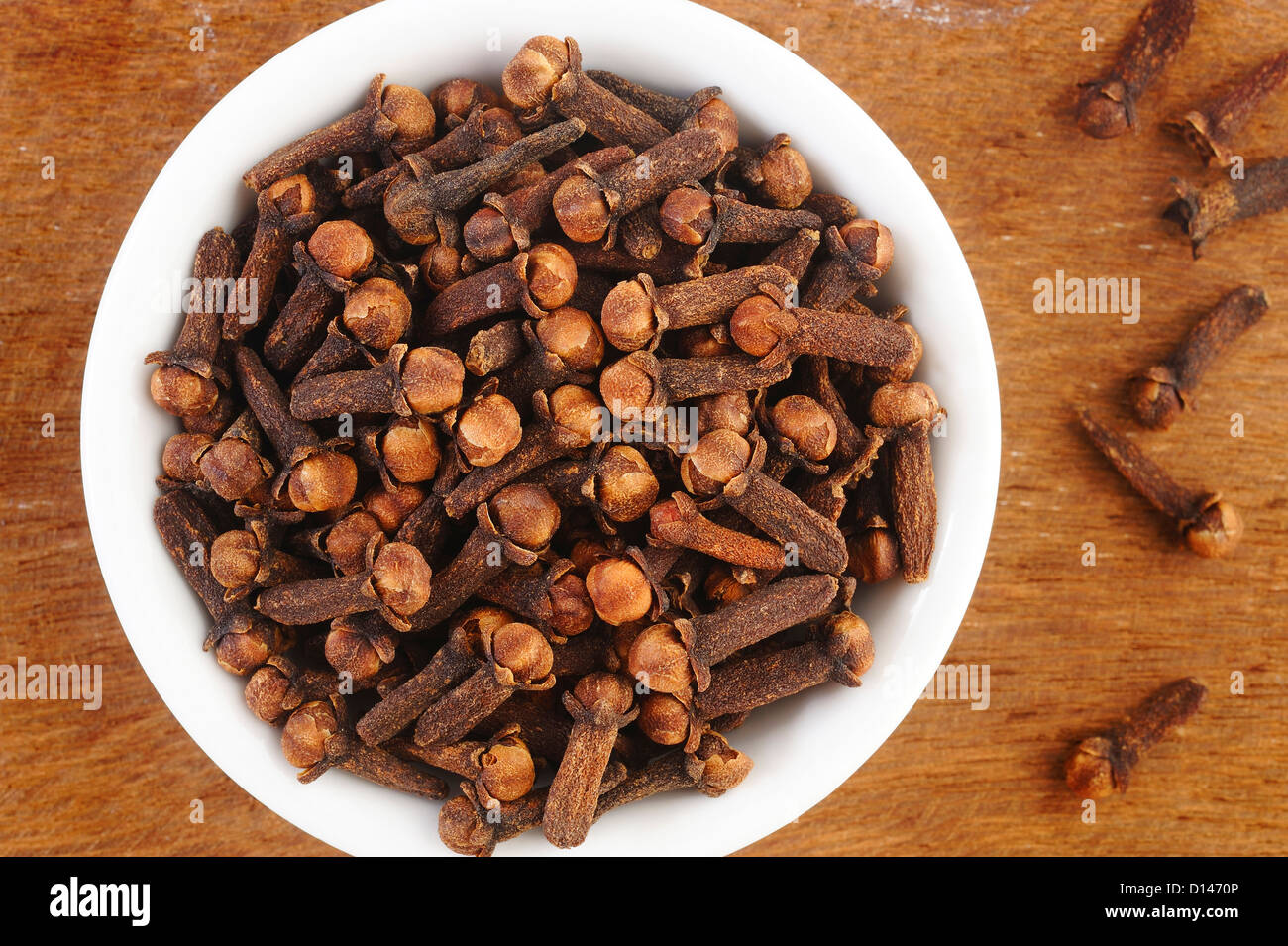 cloves in white dish Stock Photo Alamy