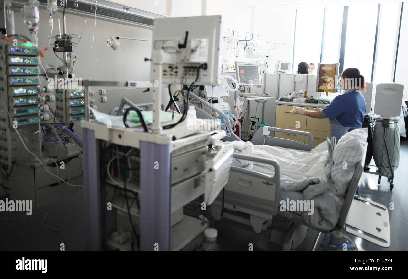 Icu nurse hires stock photography and images Alamy