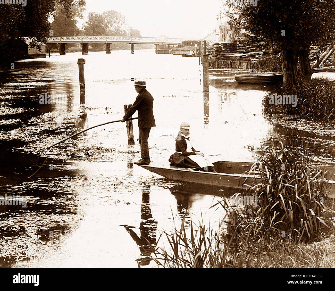 Pangbourne Whitchurch Bridge Victorian period Stock Photo Alamy