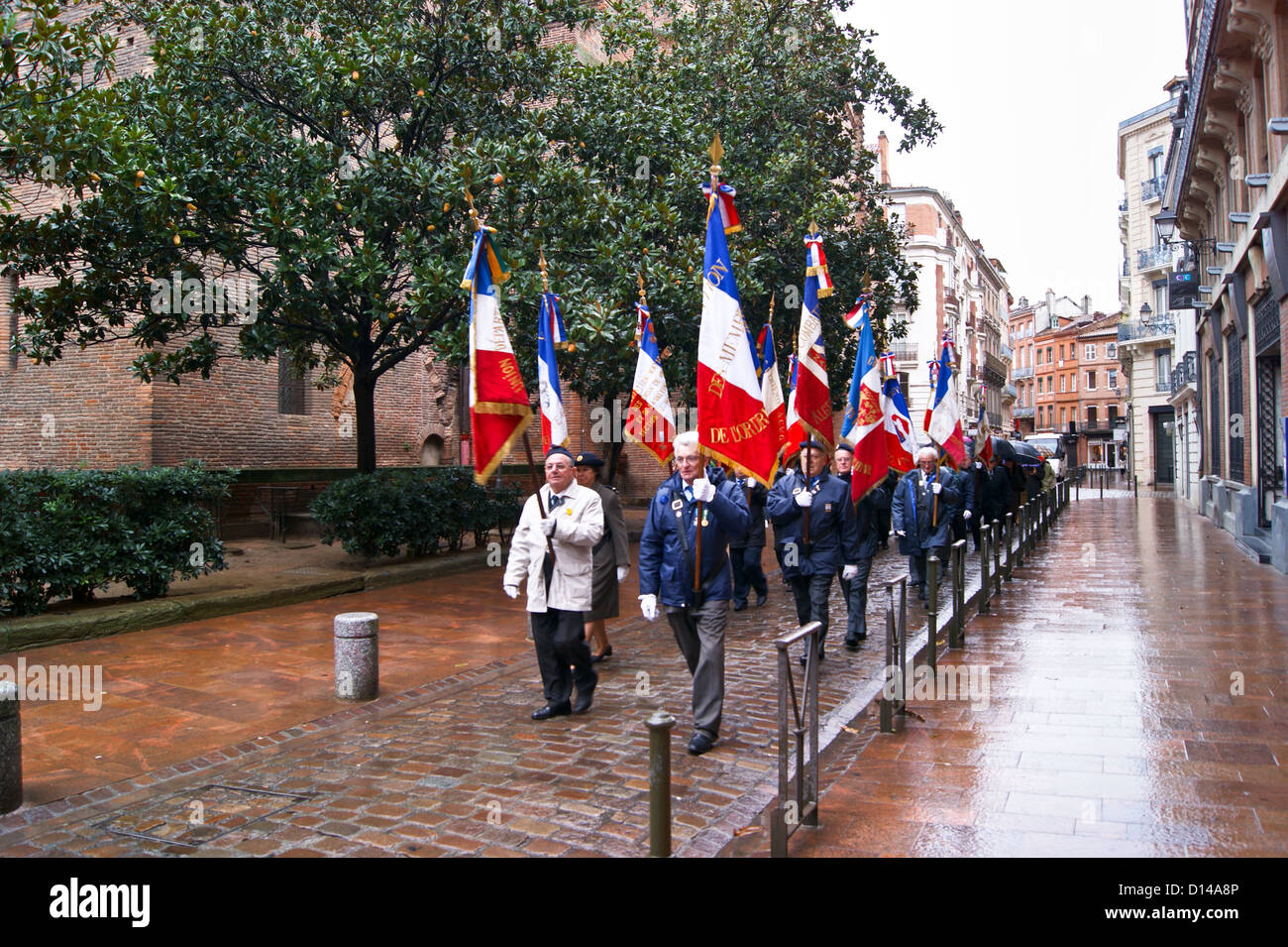 Remembrance Sunday procession of veterans' standards, (Jour du Souvenir), Toulouse, Haute-Garonne, Midi- Pyréneés, Occitanie, France Stock Photo