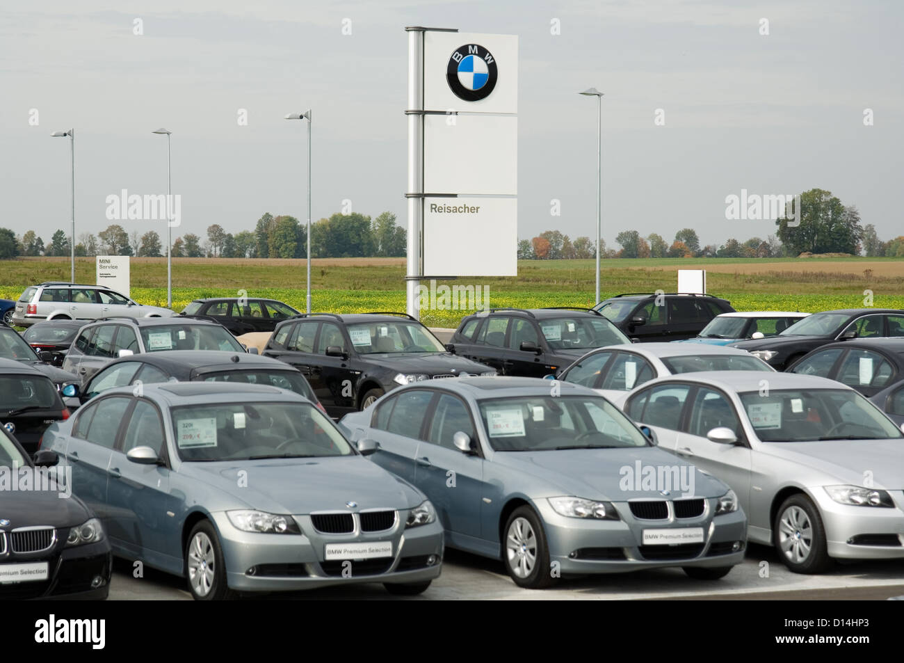 Bmw Dealer High Resolution Stock Photography And Images Alamy