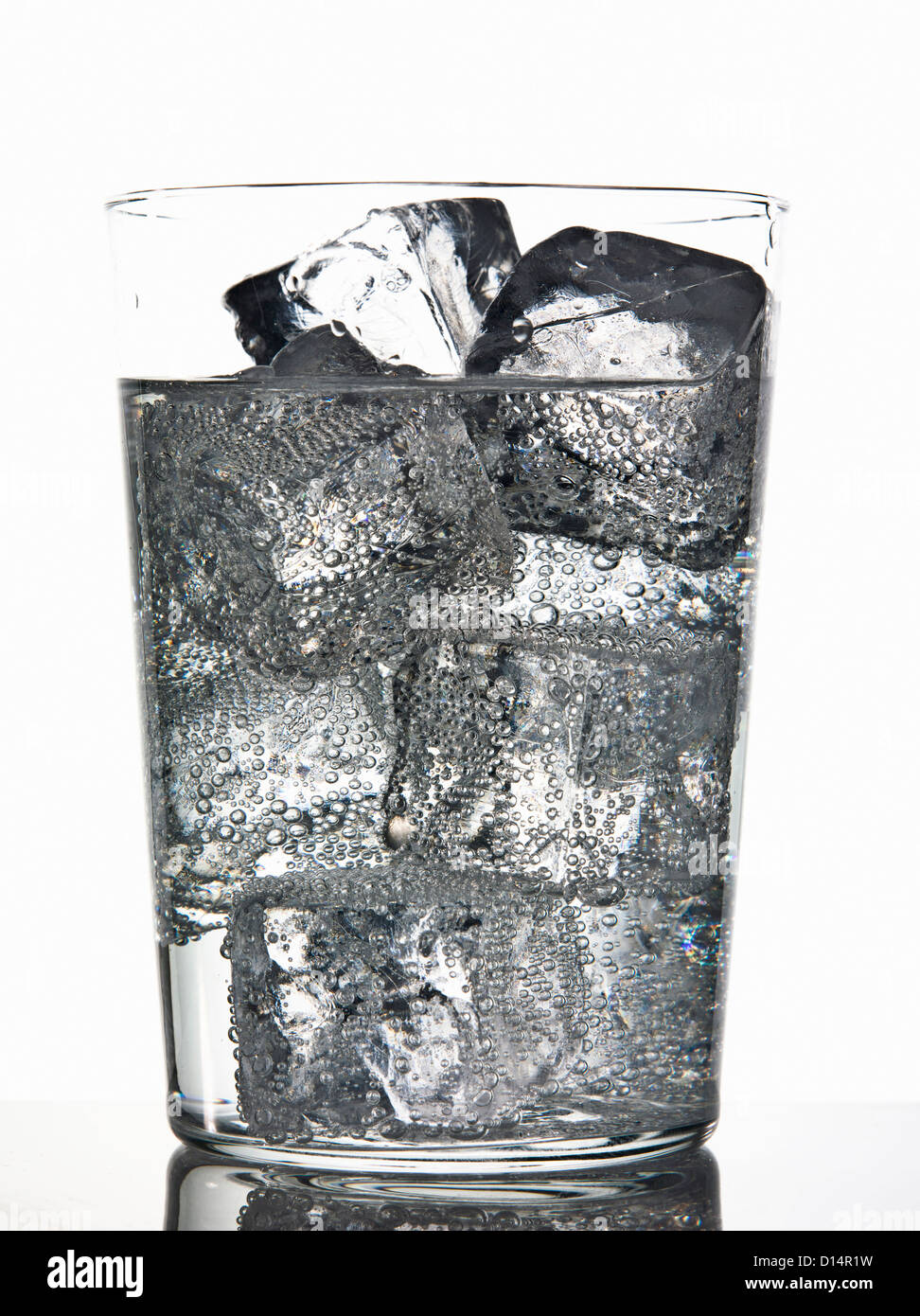 Glass of ice cubes in fizzy drink Stock Photo - Alamy