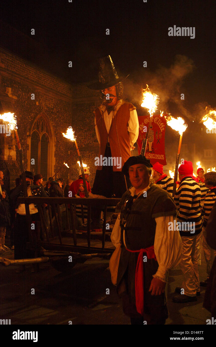 Guy fawkes effigy on fire lewes hi-res stock photography and images - Alamy