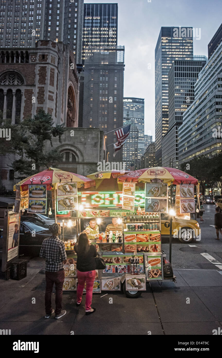 Park Avenue, Food Stall, Manhattan, New York City, USA Stock Photo