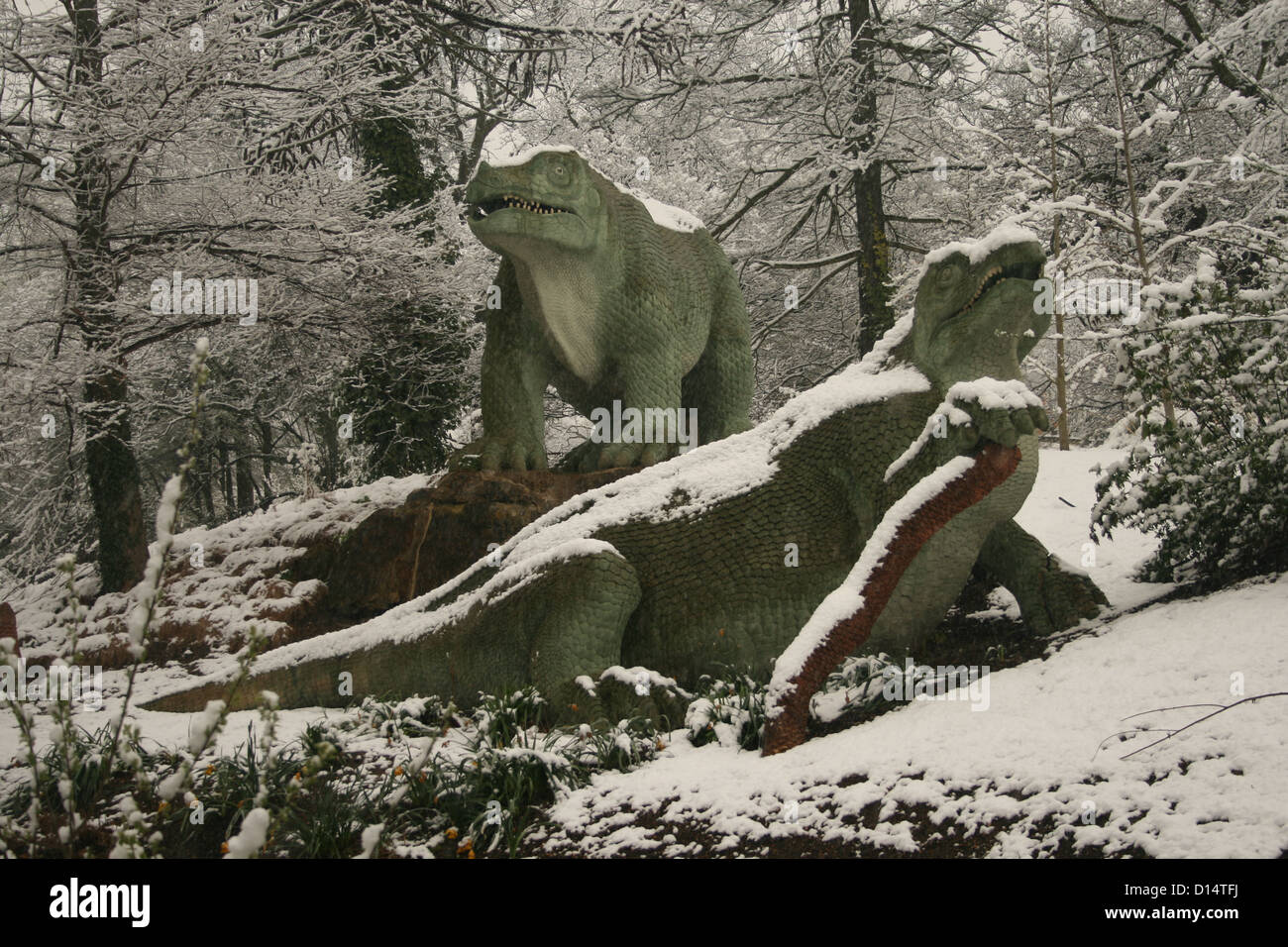 Dinosaurs Sculptures Hi-res Stock Photography And Images - Alamy