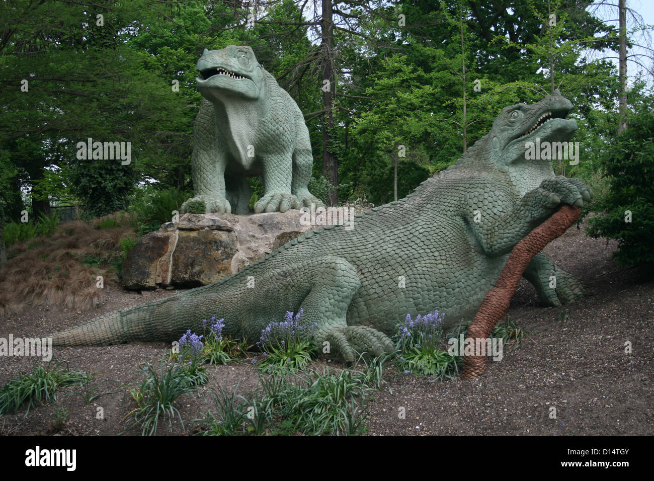 Dinosaurs sculptures hi-res stock photography and images - Alamy