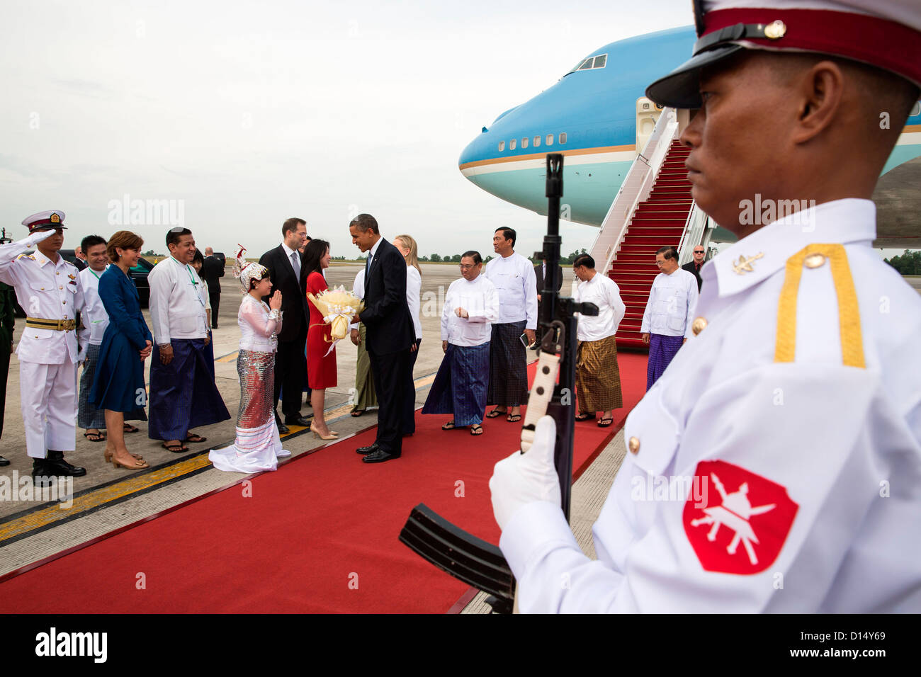US President Barack Obama arrives at Yangon International Airport November 18, 2012 in Rangoon, Burma. Stock Photo
