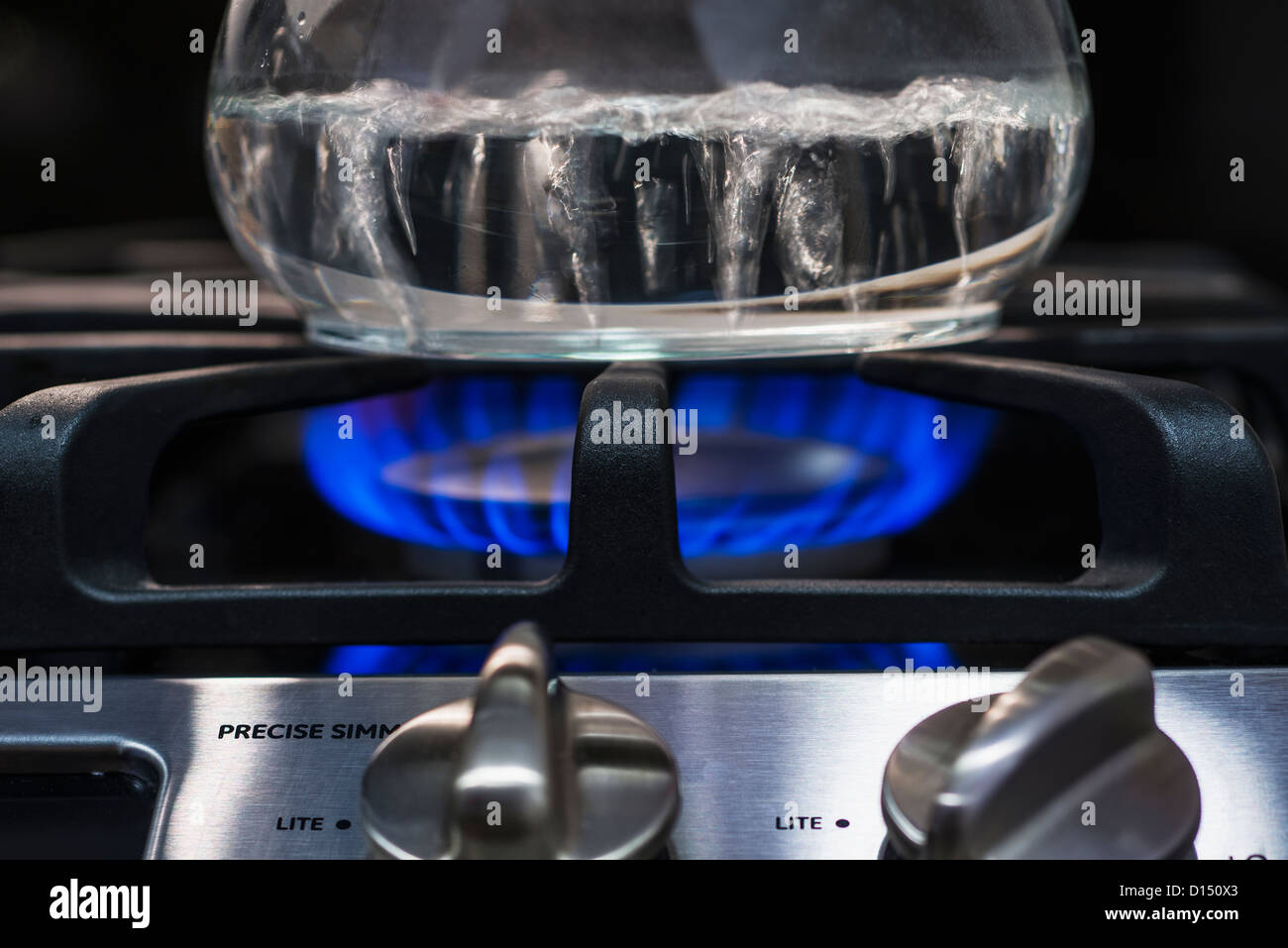 modern electric kettle boiling water using Schott Duran heatproof  borosilicate glass Stock Photo - Alamy