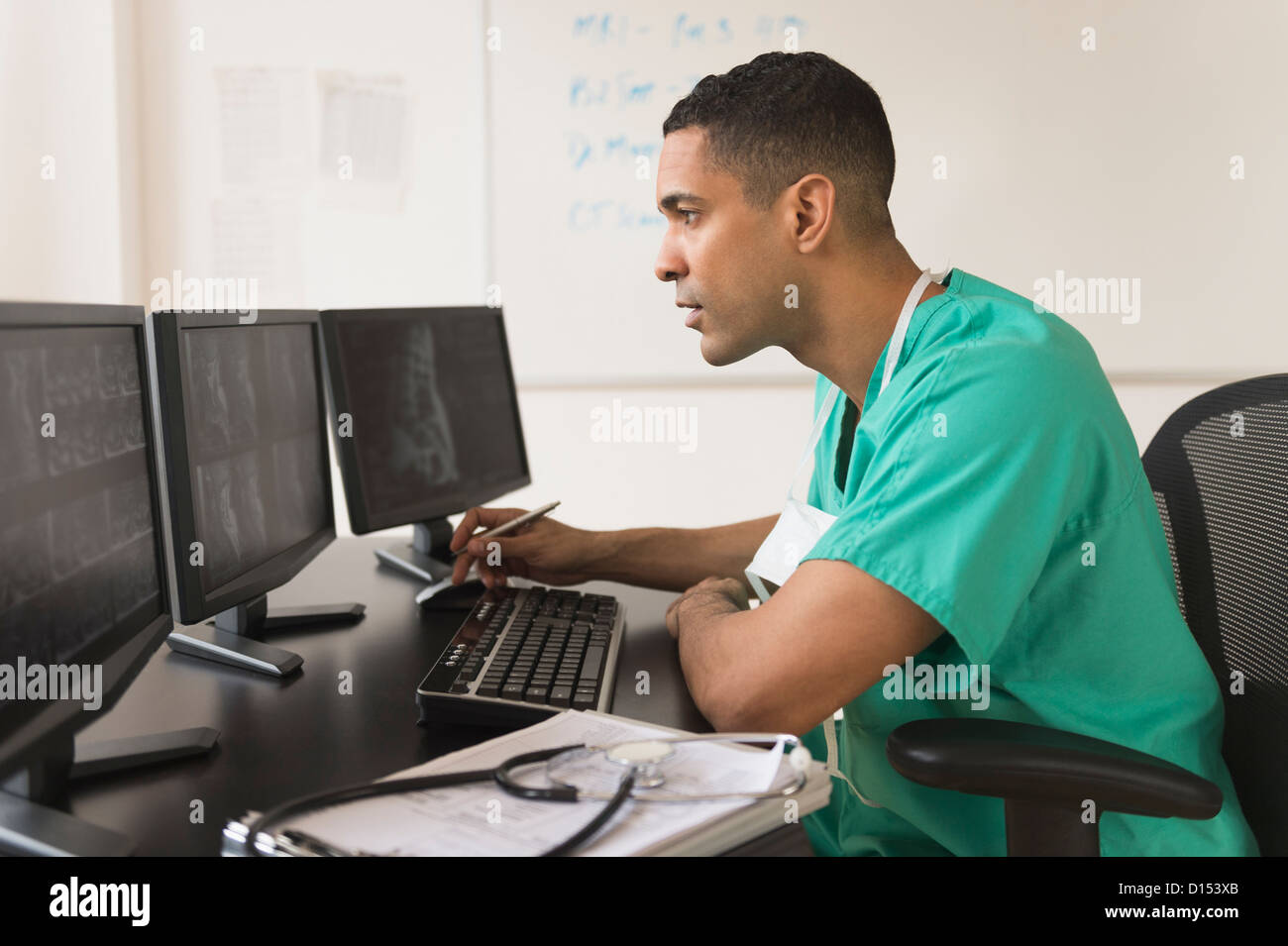 Surgeon Using A Computer Surgeon technology hi-res stock photography and images - Alamy