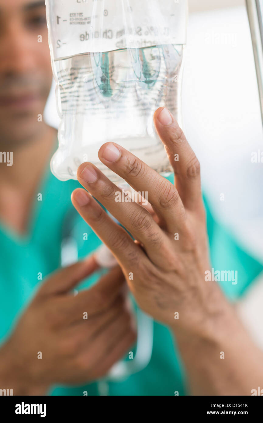 USA, New Jersey, Jersey City, Male surgeon attaching iv drip on
