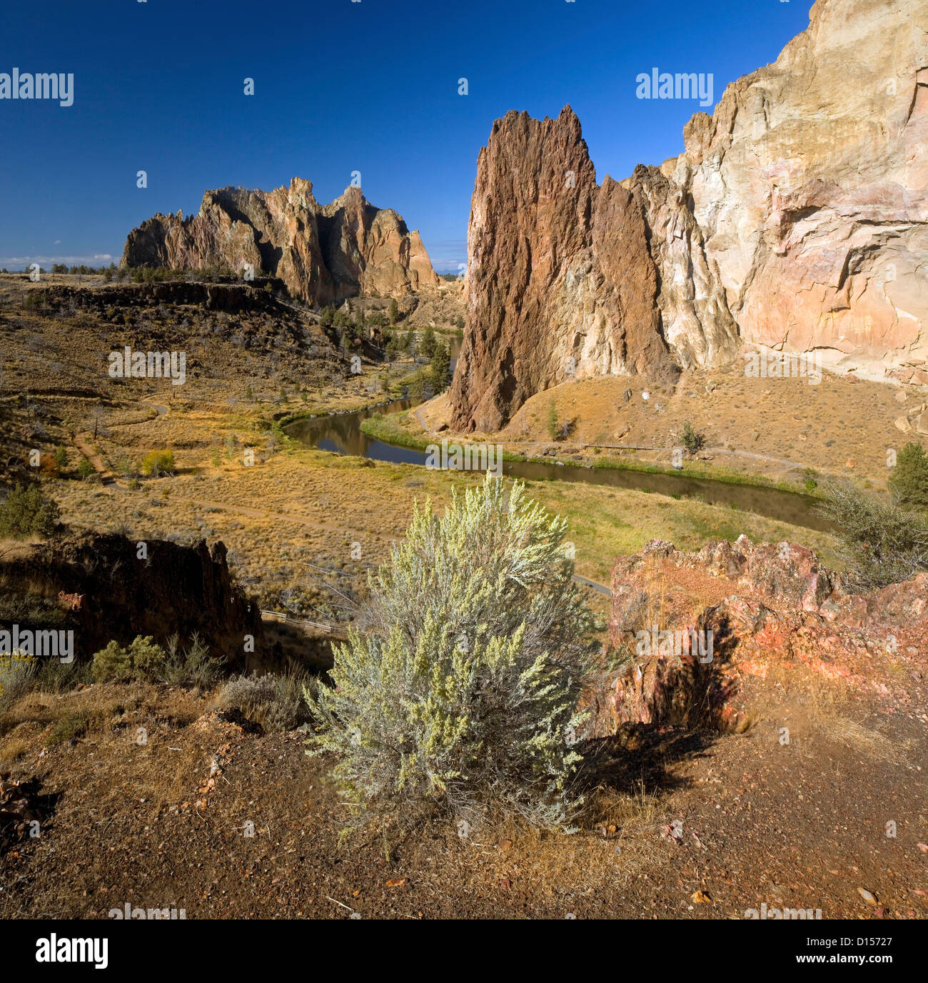 OR00483-00.....OREGON - Rocky spires and the Crooked River at Smith Rocks State Park. Stock Photo
