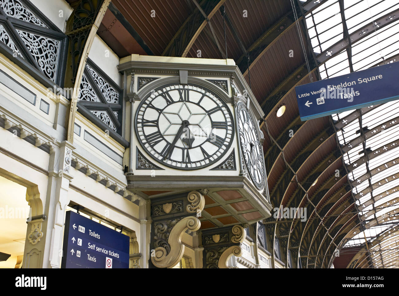Paddington station clock hires stock photography and images Alamy